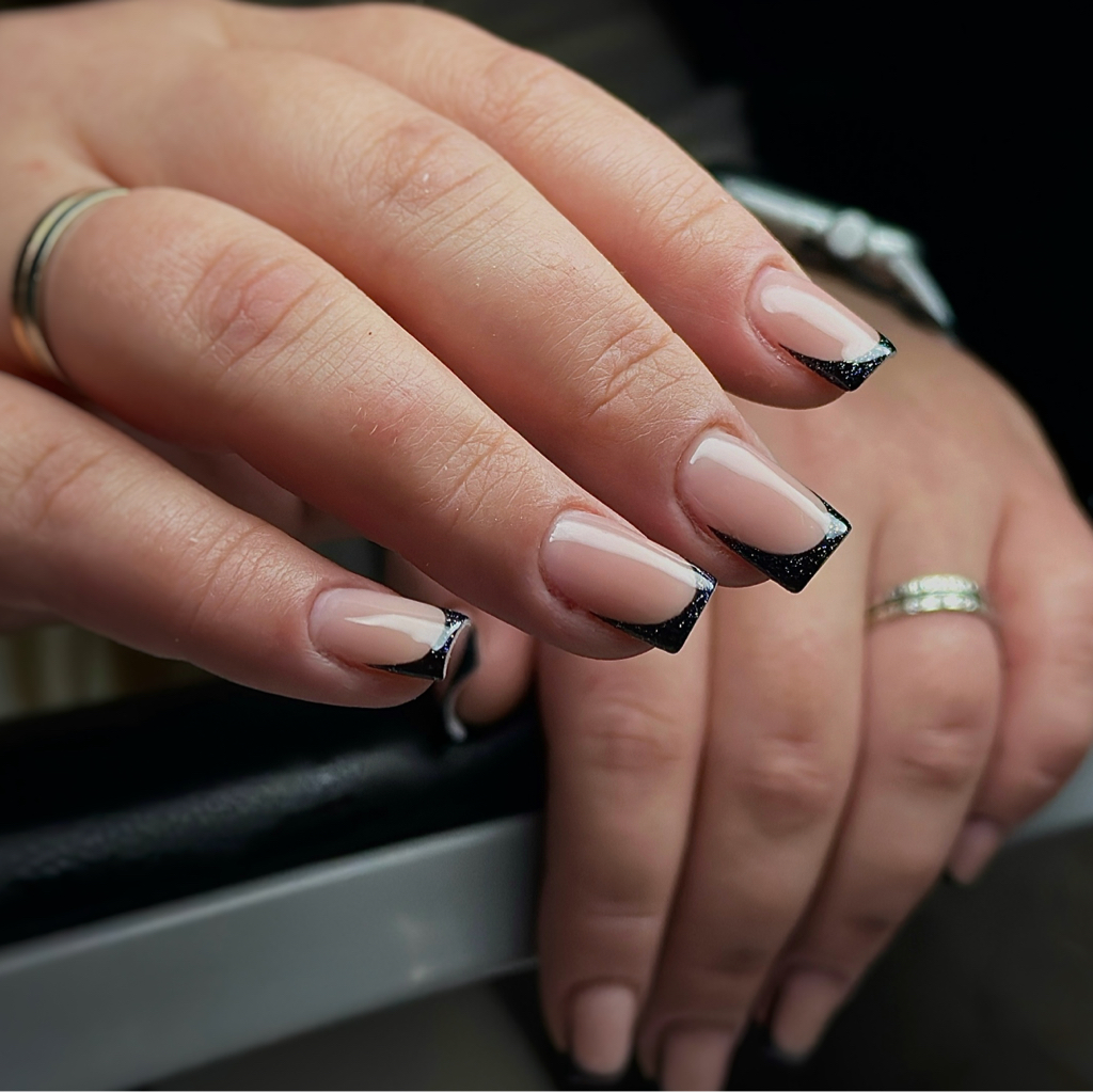 Полный комплекс ( маникюр с покрытием гель-лак, дизайн/френч + полный педикюр с покрытием)