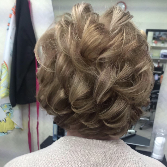 Укладка на средние волосы