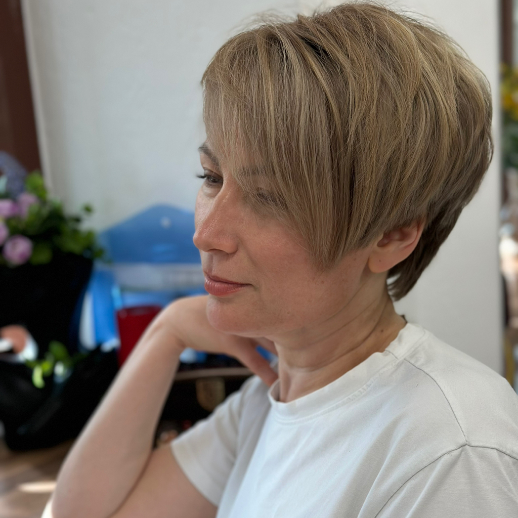 Стрижка женская на короткую длину волос.
