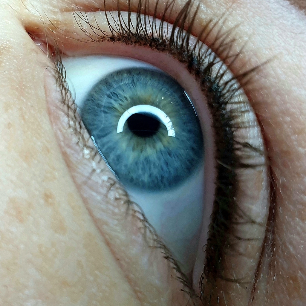 Перманентный макияж межресничного пространства