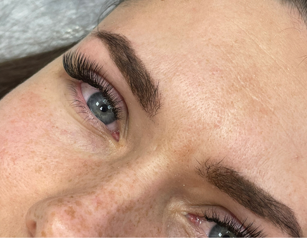 Наращивание ресниц 2,5D