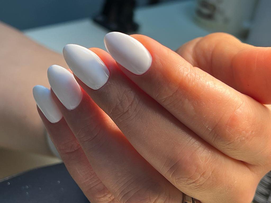 Маникюр+снятия гель лака+покрытием гель-лак(однатон,с укреплением)+укрепление жестким гелем+200р.