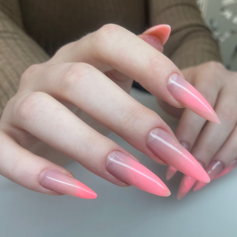 Коррекция ногтей с большой длиной.