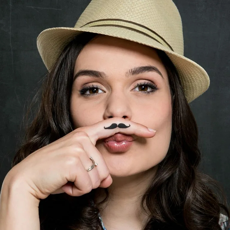 Ваксинг (удаление нежелательных волосков на лице)