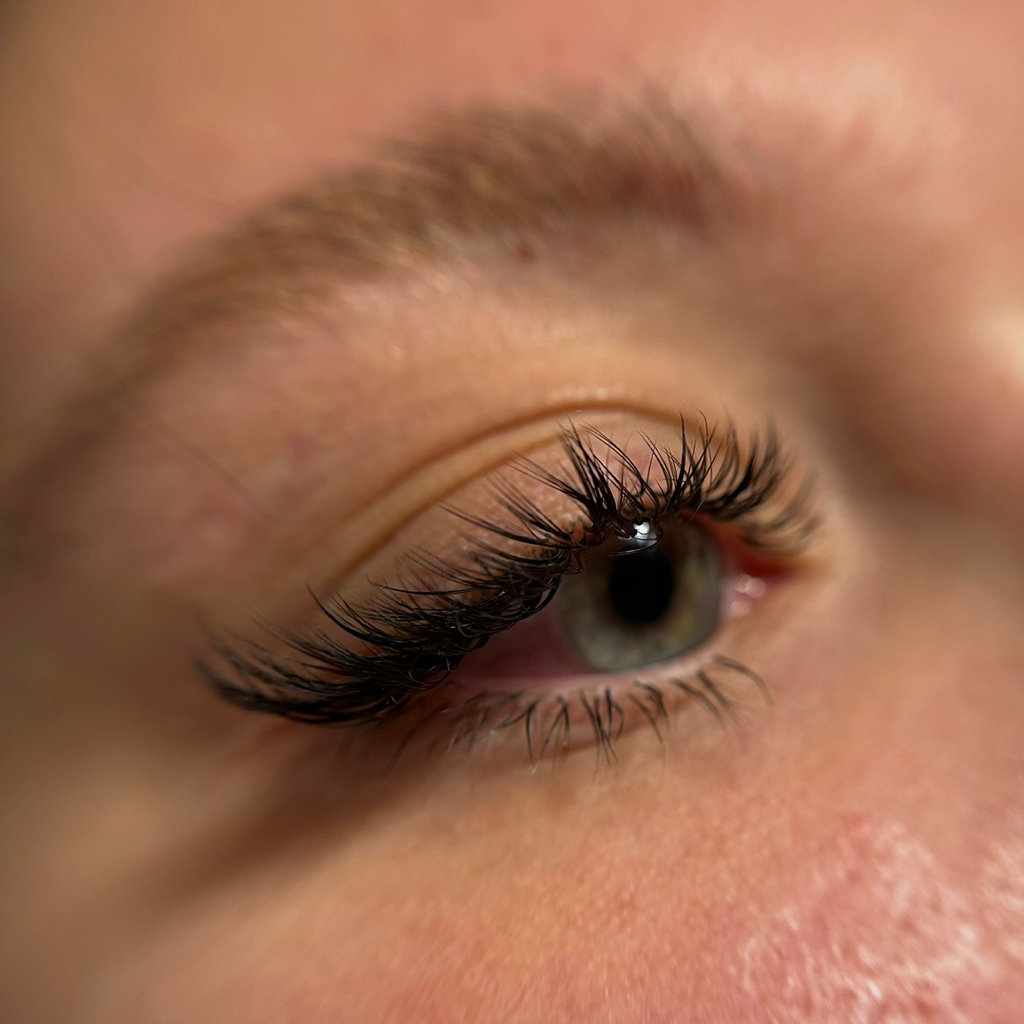 Нижнее наращивание ресниц