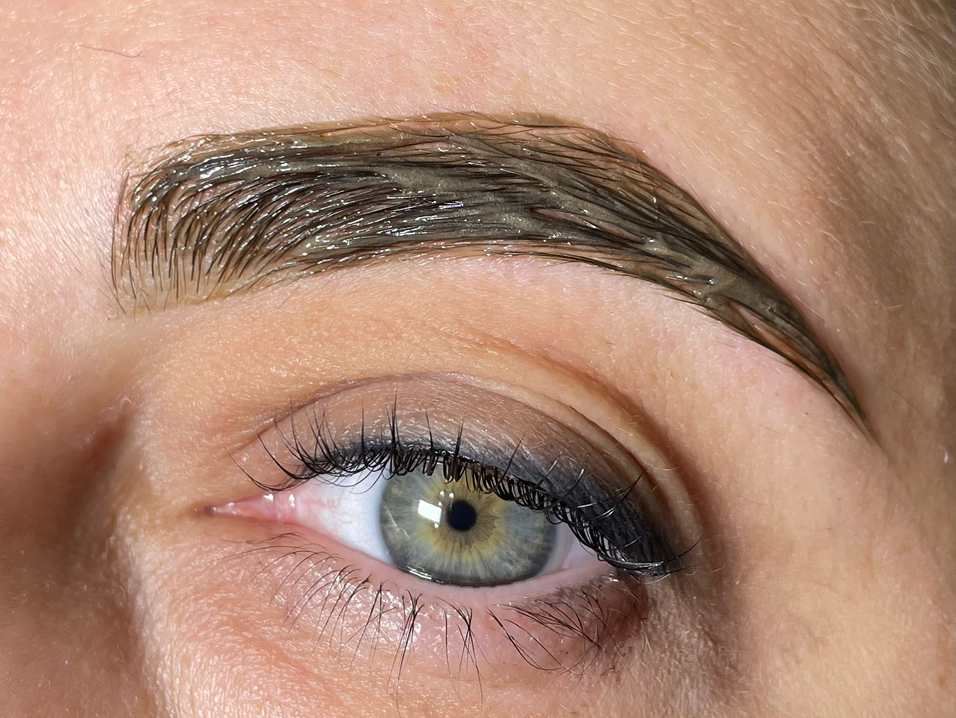 Ламинирование ресниц+оформление бровей со скидкой