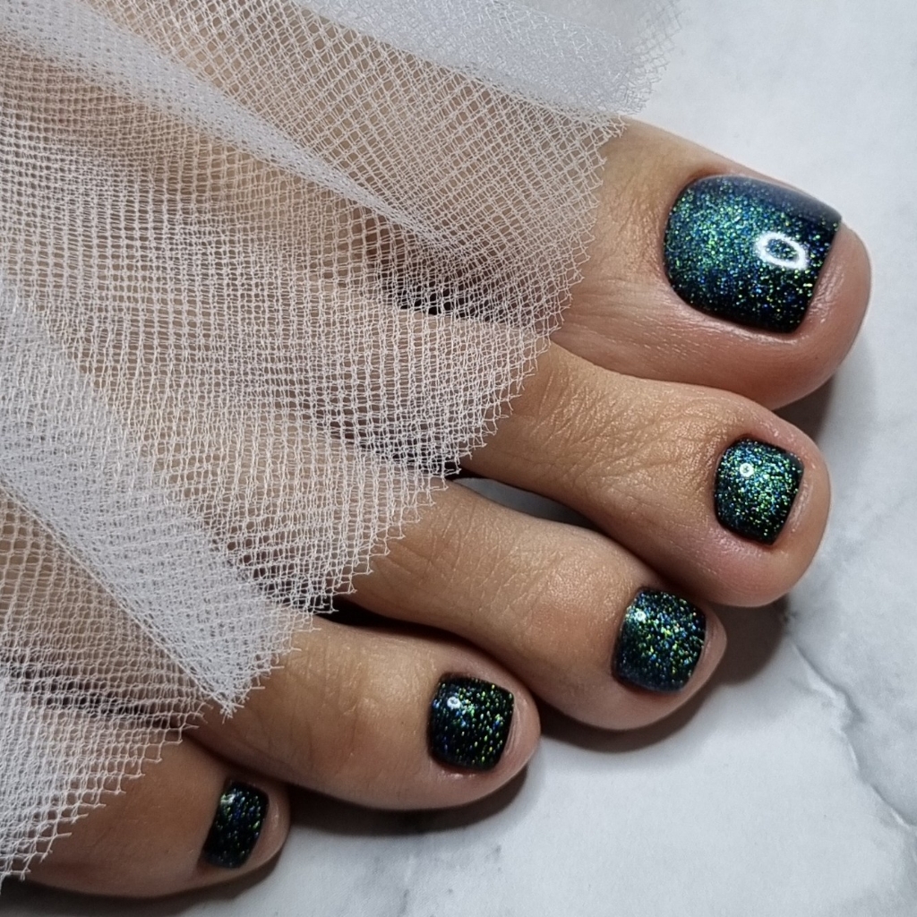 Педикюр + гель-лак 
( обработка пальчиков и стопы при помощи smart-дисков) + покрытие гель-лак