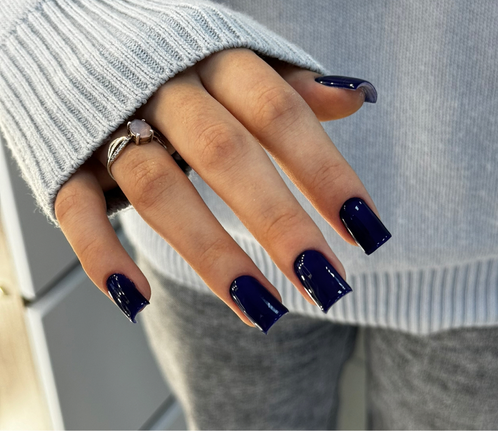 Маникюр + однотонное покрытие