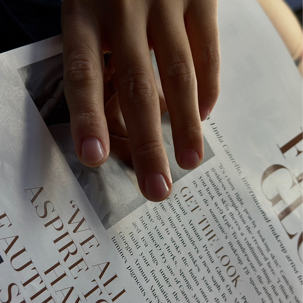 Женский гигиенический маникюр.