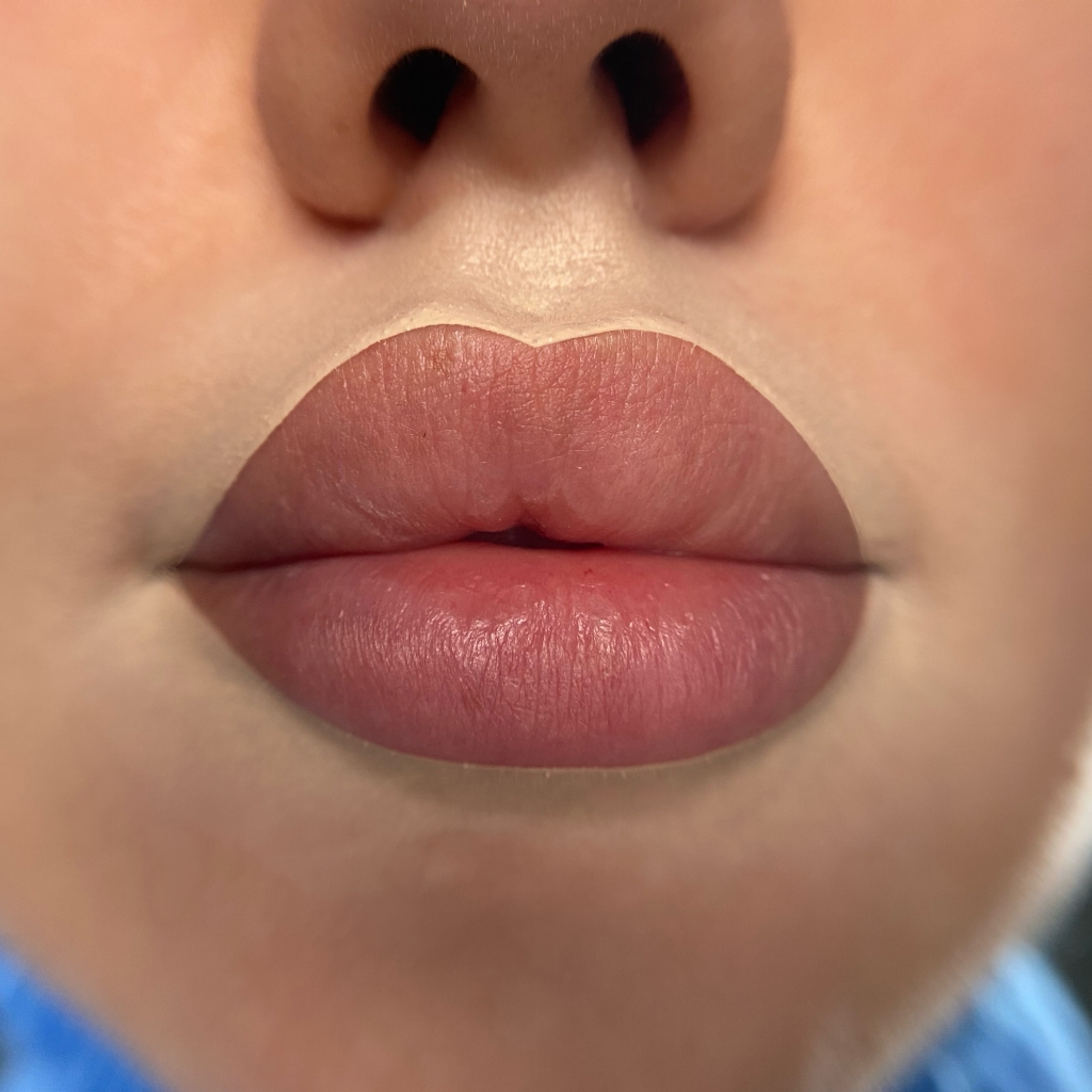 Губы в технике Акварель ,Помадное заполнение,Нюд.