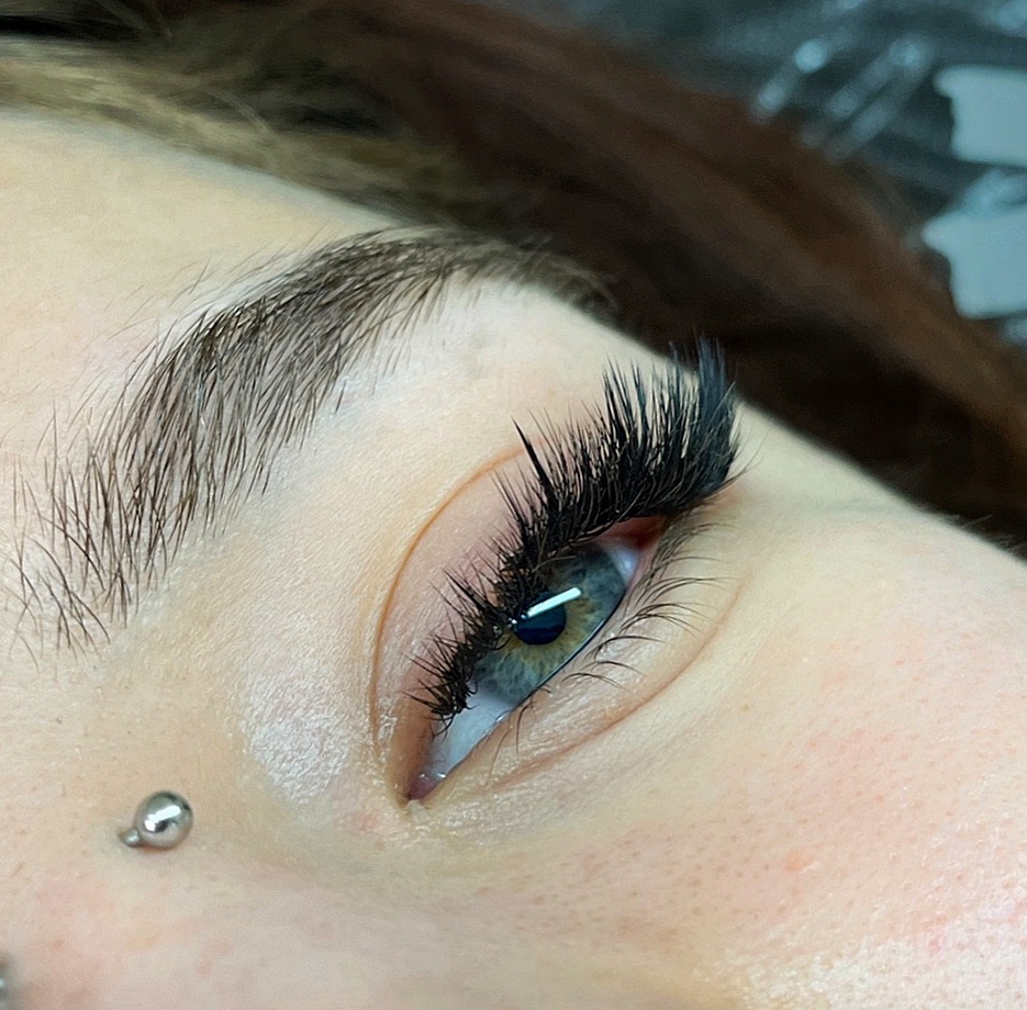 Наращивание ресниц 4D