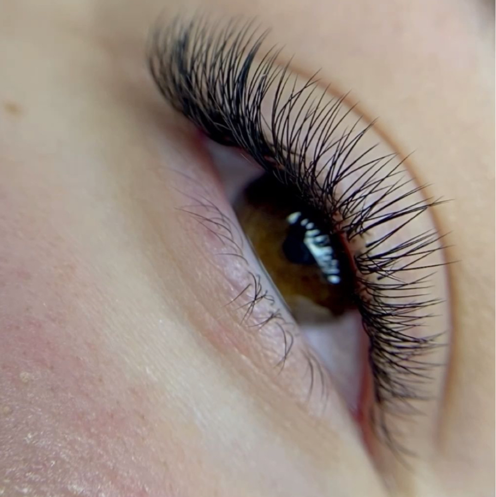 Наращивание ресниц…Классика