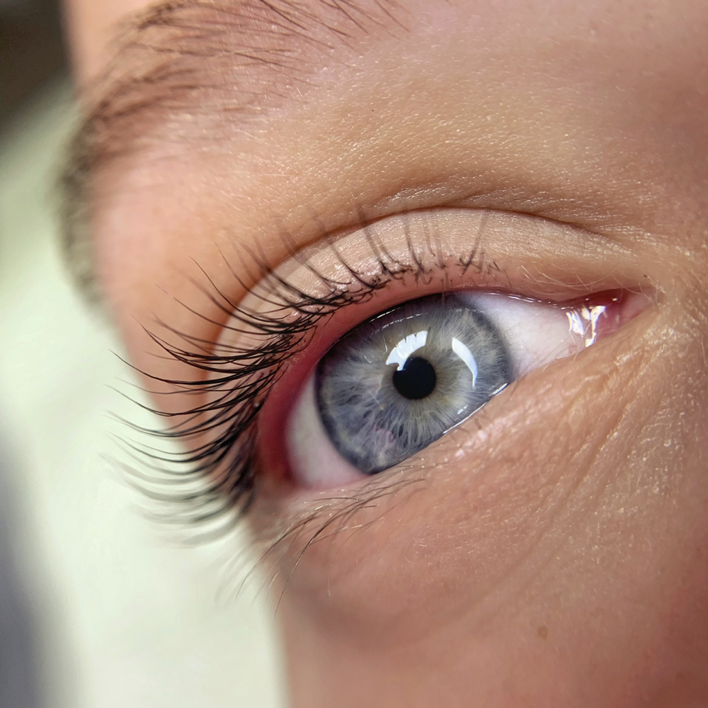 Бережное ламинирование верхних и нижних ресниц + Окрашивание