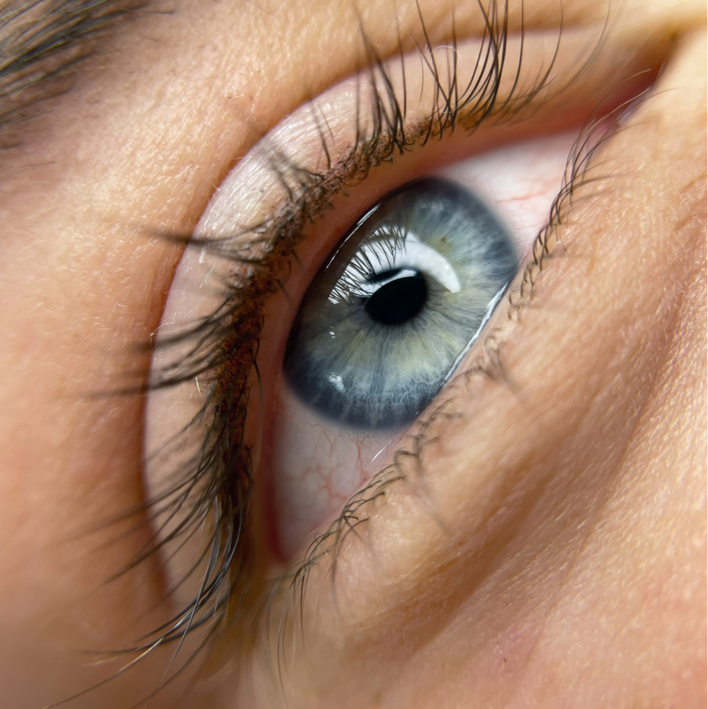 Перманентный макияж межресничного пространства