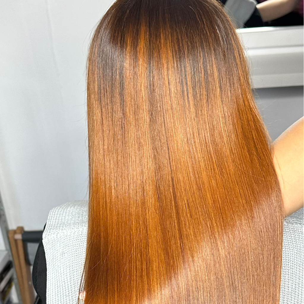 Холодное восстановление. Не выпрямляет, улучшает качество волос изнутри, улучшает рост. Выполняется без применения утюга.