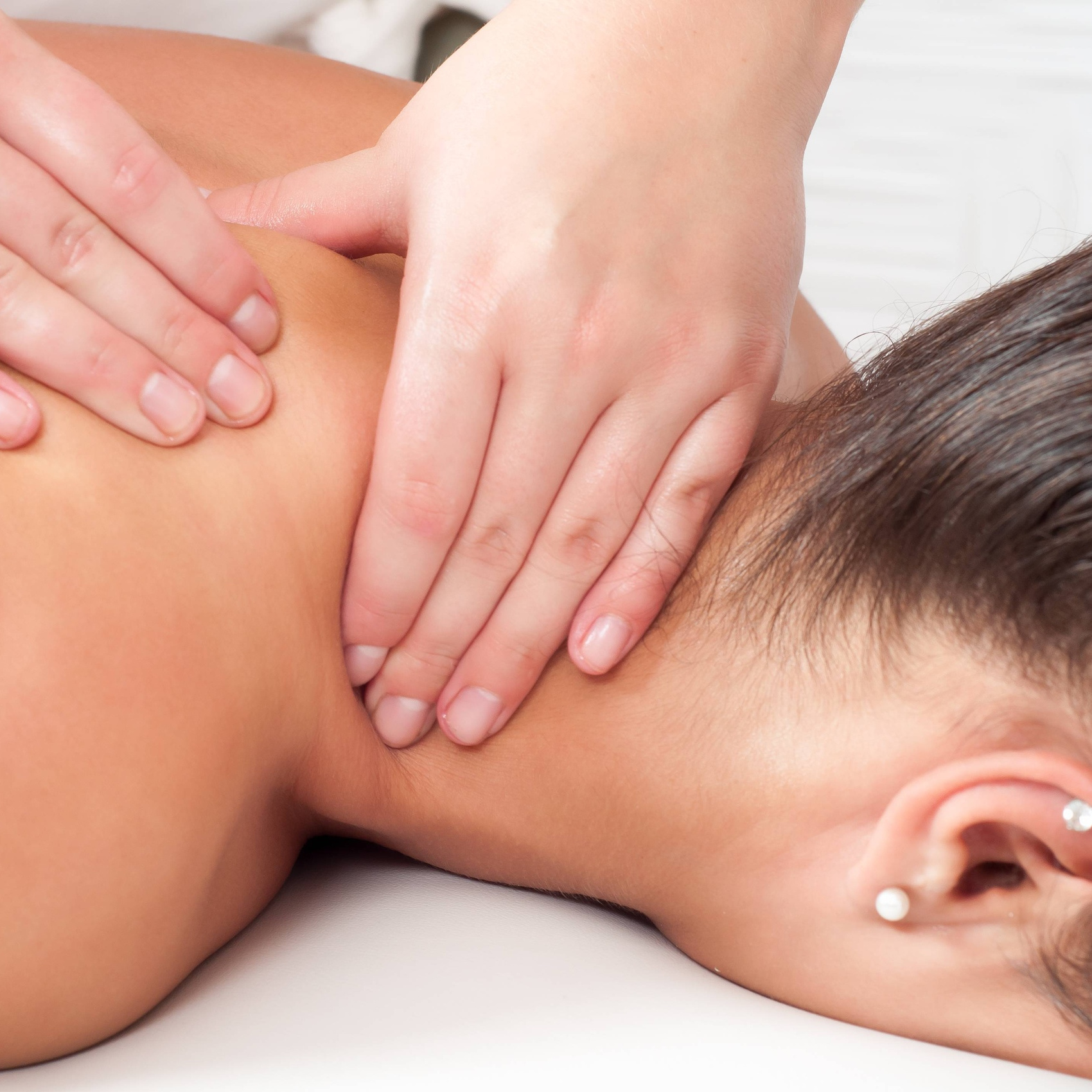 Массаж шейно-воротниковой зоны