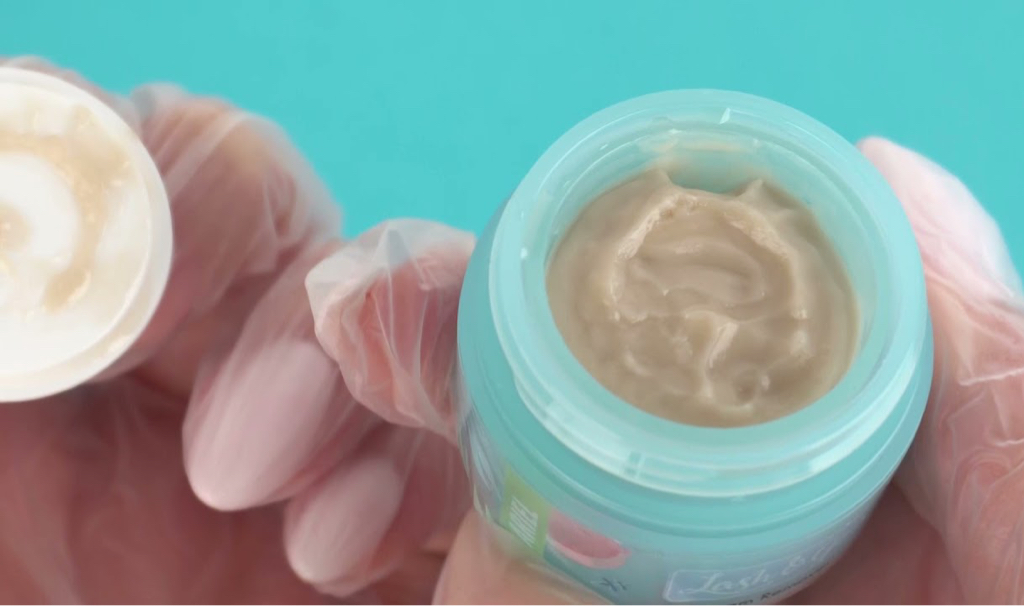 Снятие наращенных ресниц