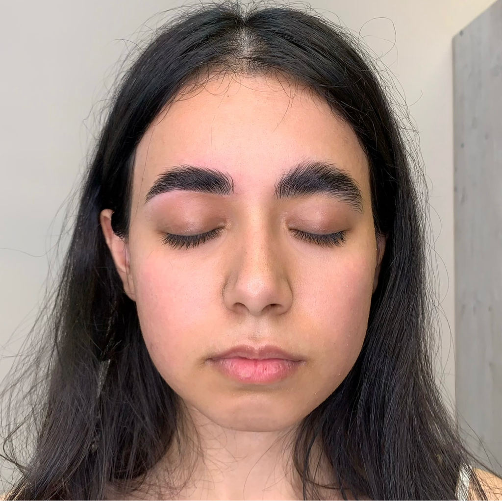 Коррекция бровей