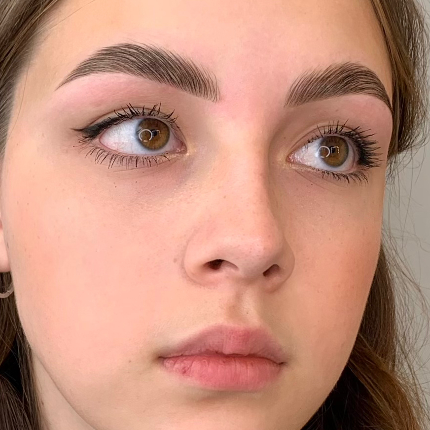 Долговременная укладка (ламинирование) бровей с коррекцией и окрашиванием