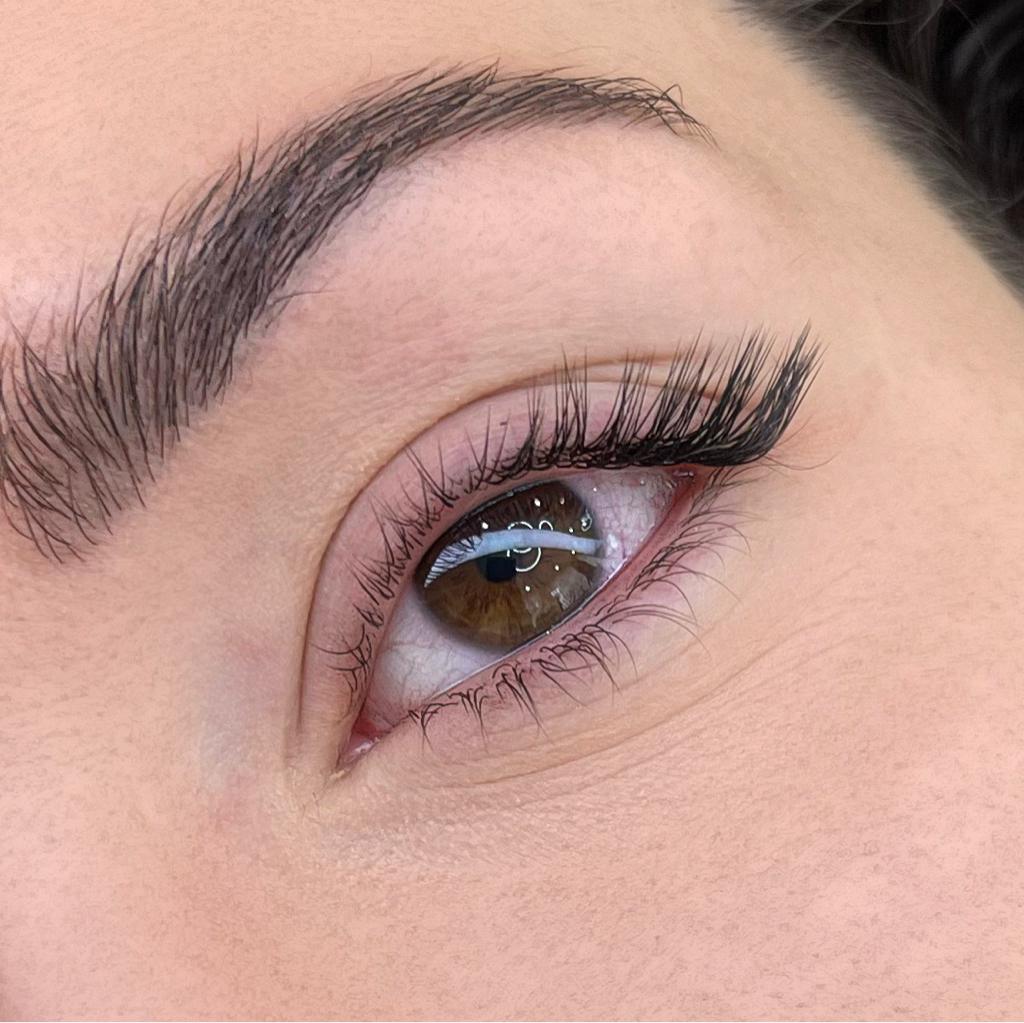 Наращивание ресниц (уголки)