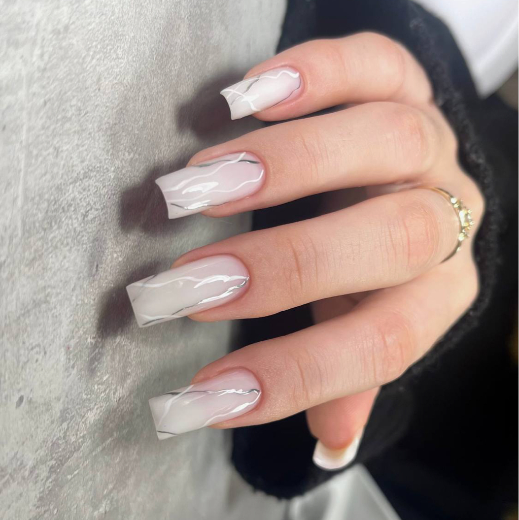 Наращивание ногтей до 4-5 длины с дизайном