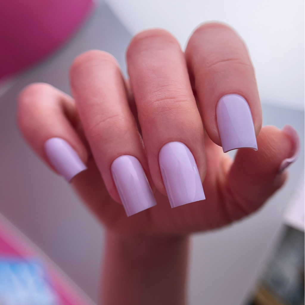 Средние ногти. Комбинированный маникюр с укреплением гелем и покрытием гель-лак