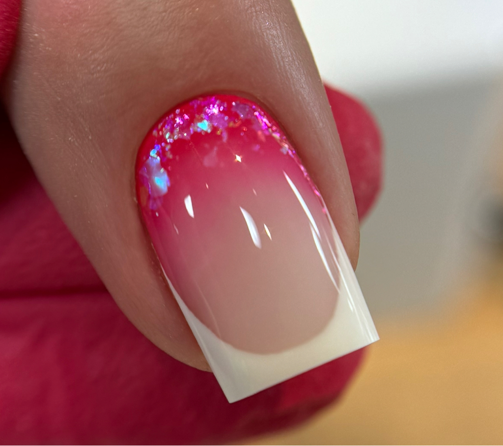 Френч + градиент от кутикулы с хлопьями юки.