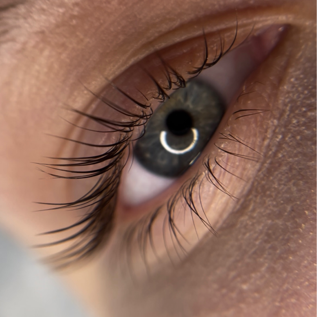 Ламинирование ресниц + окрашивание + уход