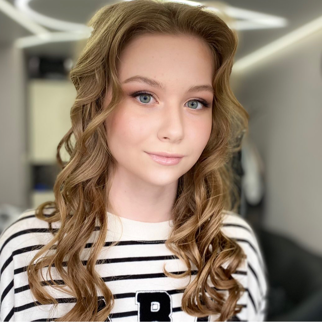 Полный образ: макияж + причёска (одновременно в четыре руки)