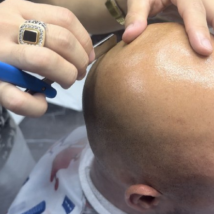 Королевское бритьё опасной бритвой