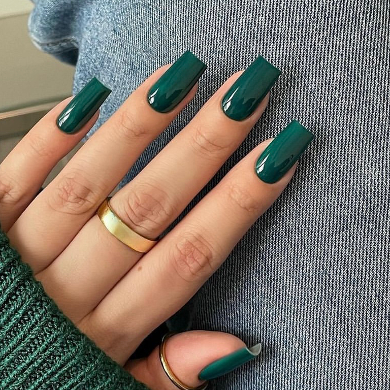 Маникюр с покрытием и укреплением однотон короткие ногти +200р средние и длинные.