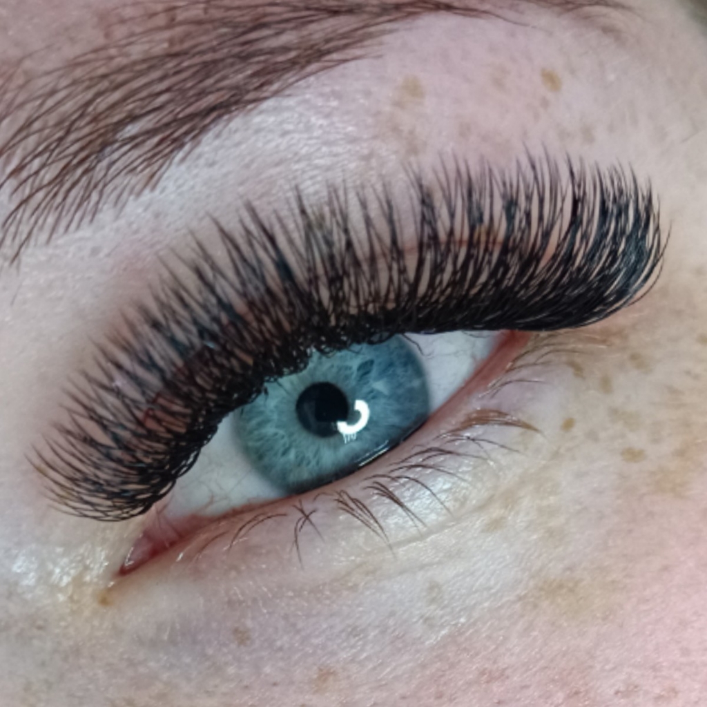 Наращивание ресниц объём 3D