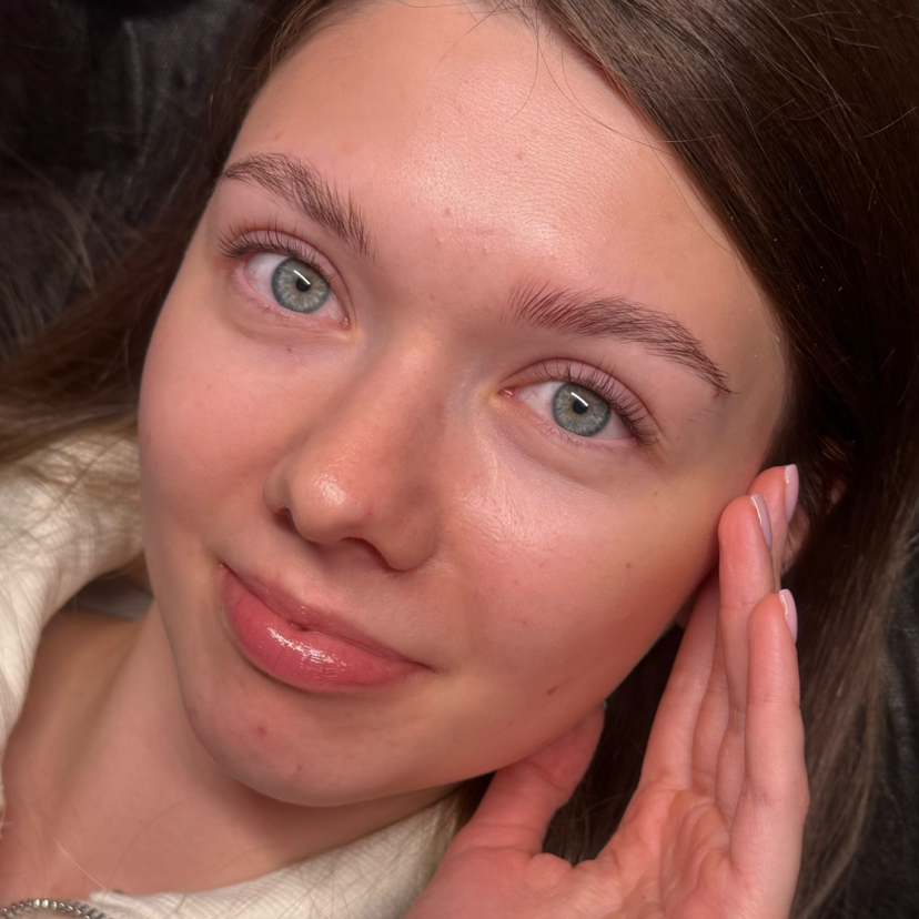 Комплекс: Ламинирование ресниц + оформление бровей