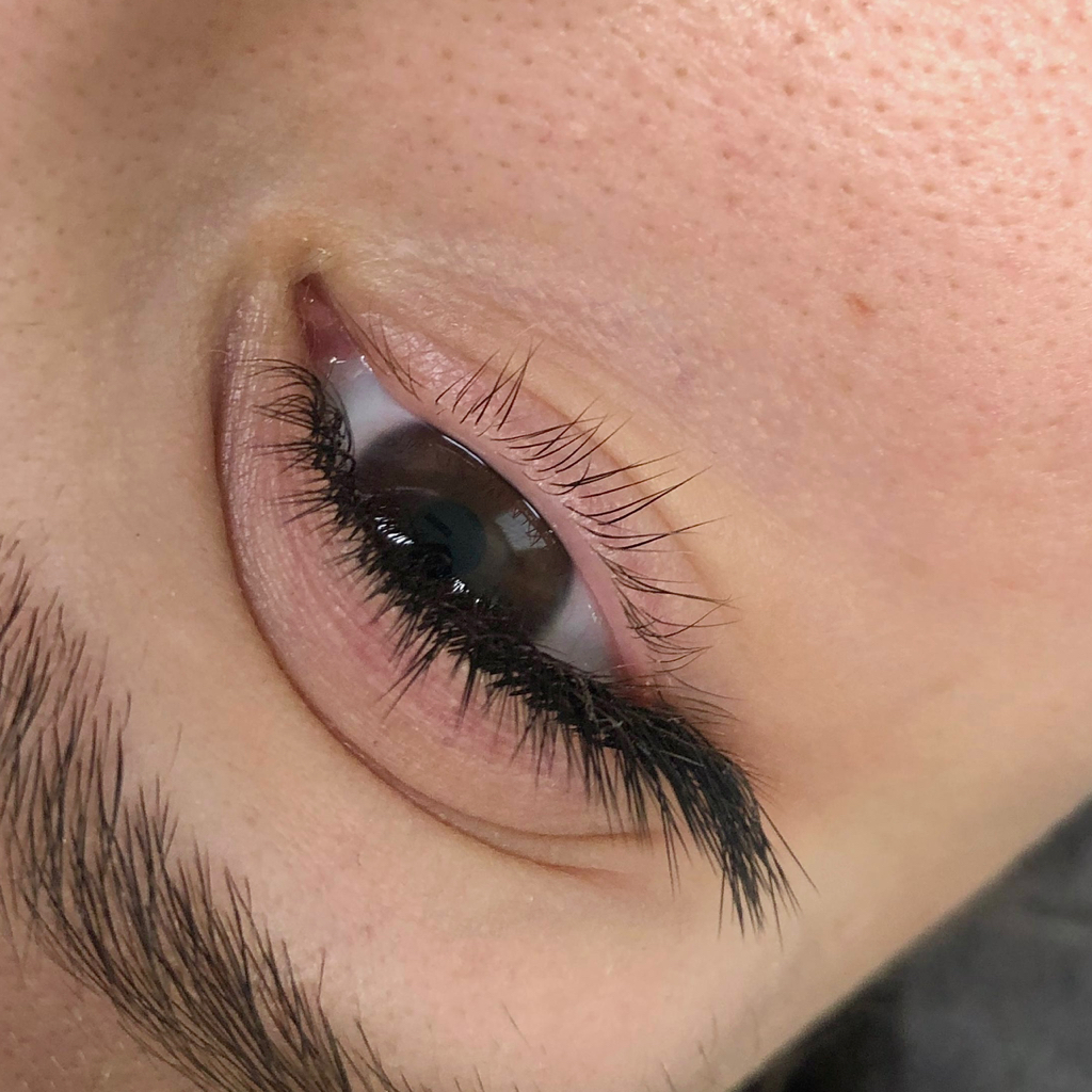 Наращивание нижних ресниц