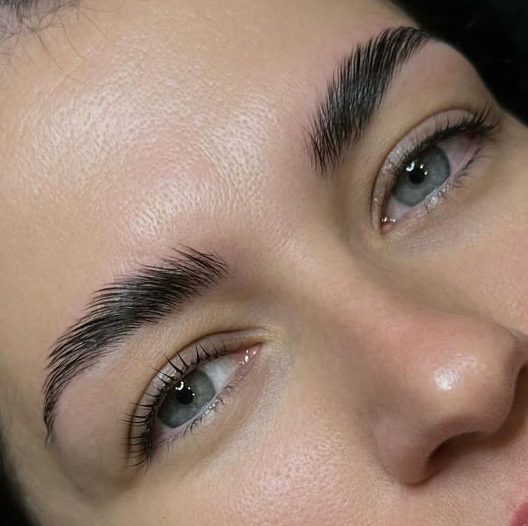 Комплекс: ламинирование ресниц с окрашиванием и ламинирование бровей с окрашиванием и коррекцией