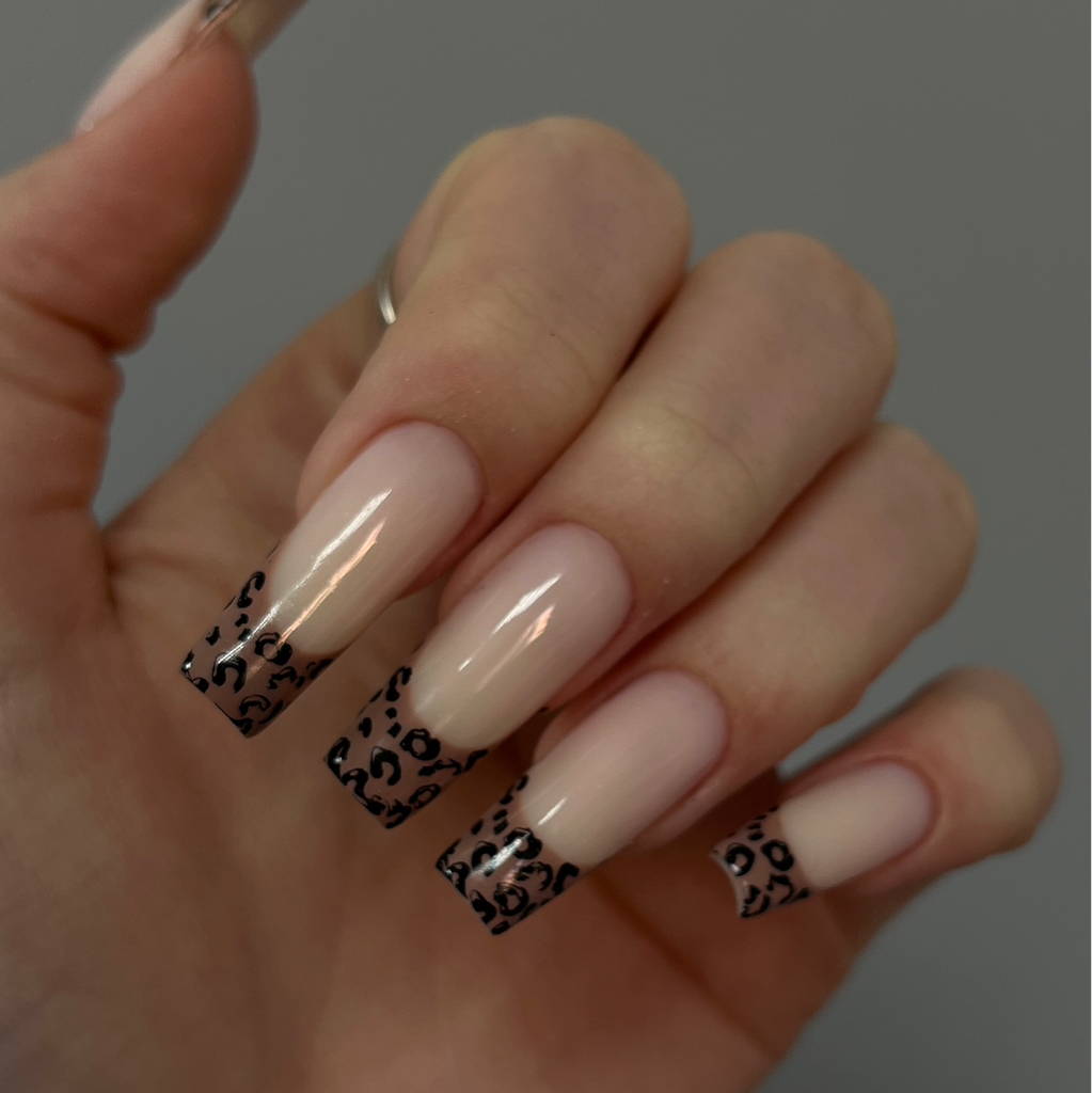 МАНИКЮР С ПОКРЫТИЕМ И ДИЗАЙН  (снятие, маникюр, ремонт 1-2 ногтей, укрепление гелем, френч/втирка/аэрография)