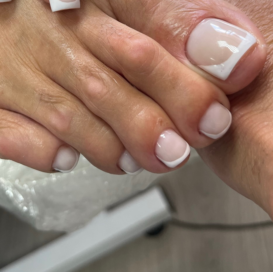 Педикюр (пальчики) : аппаратный педикюр без обработки стоп+ покрытие гель лак