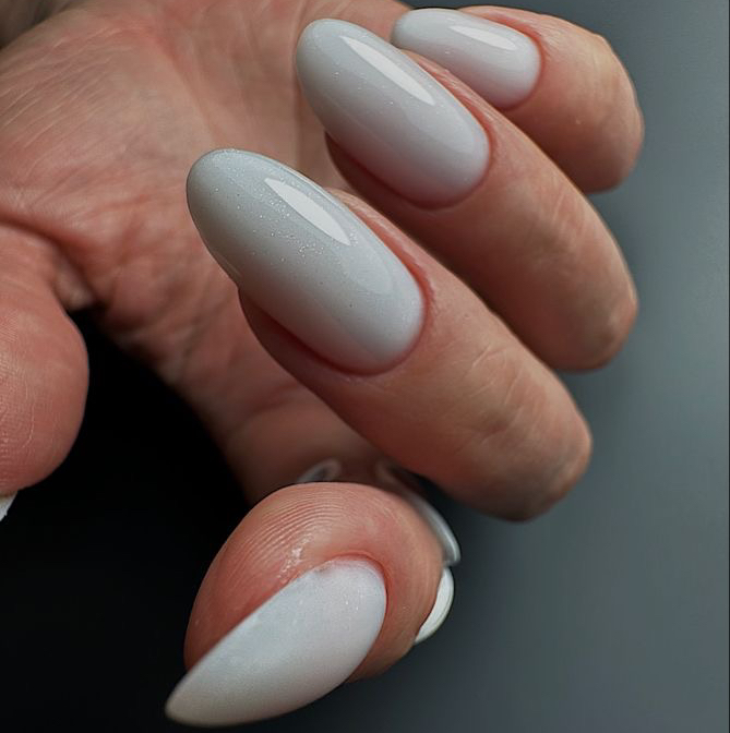 -Укрепление ногтей камуфлирующим гелем в один тон