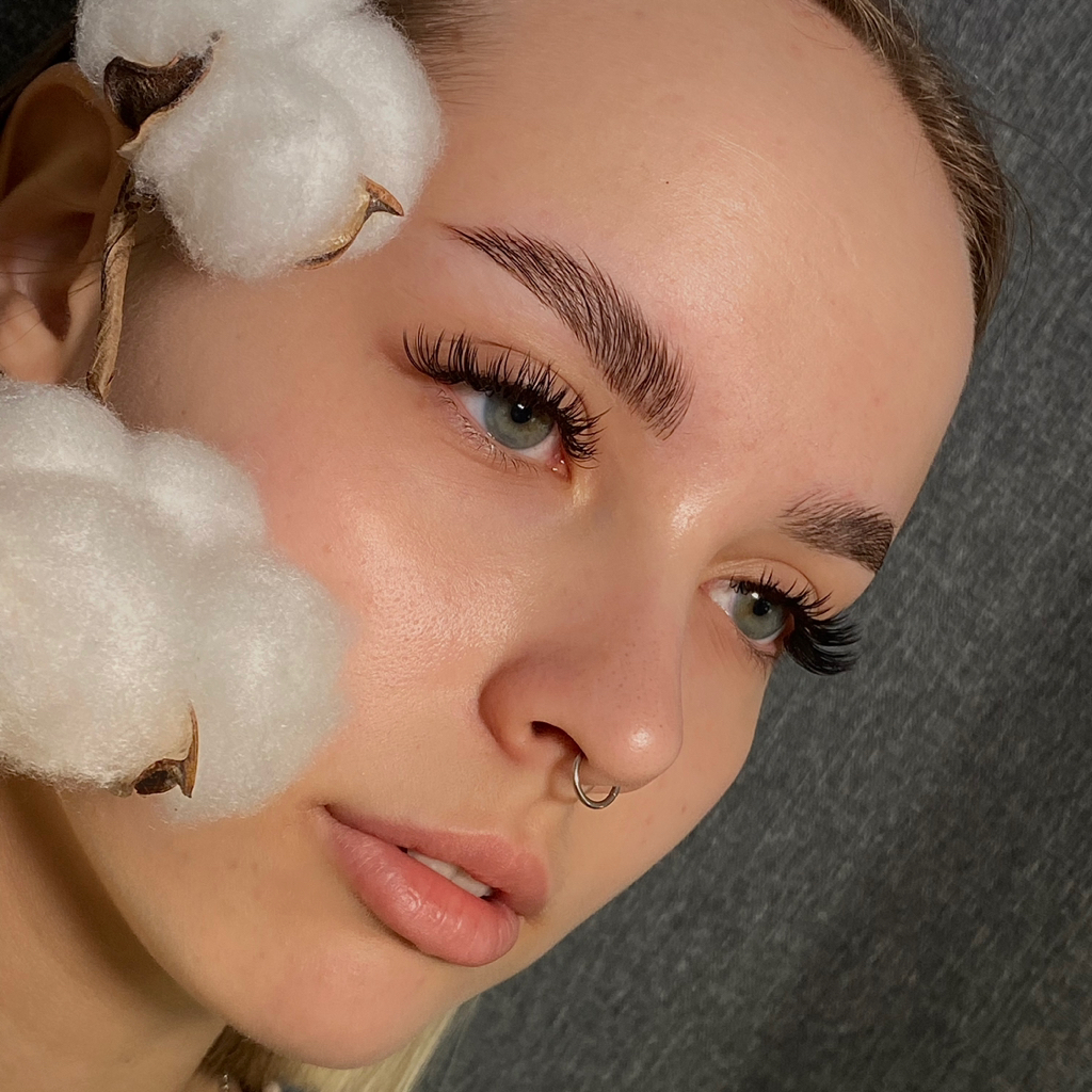 Долговременная укладка  + окрашивание бровей (без коррекции)