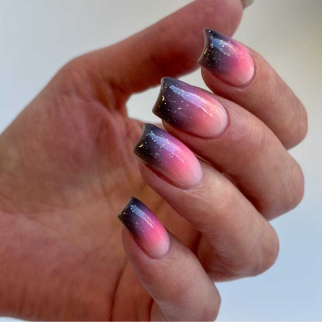 Комплекс АЭРО (маникюр+покрытие+дизайн 10 ногтей  аэрография - многоцветный градиент  или трафареты)