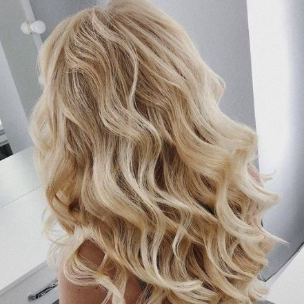 Укладка на длинные  волосы  ( мытье включено )