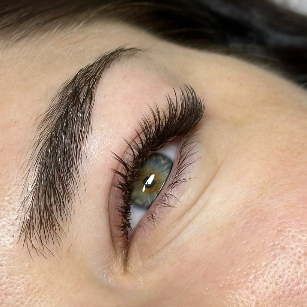 Наращивание ресниц, эффект ТУШЬ