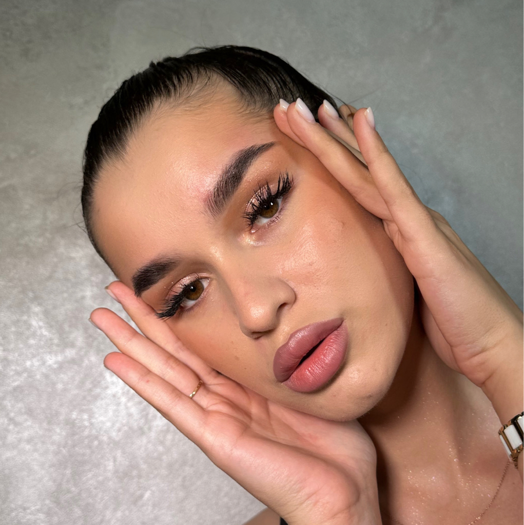 Коррекция и окрашивание бровей