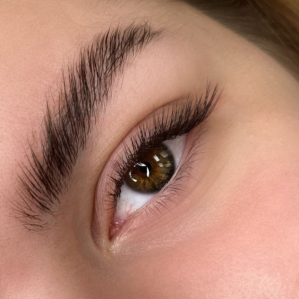 Наращивание ресниц классика
