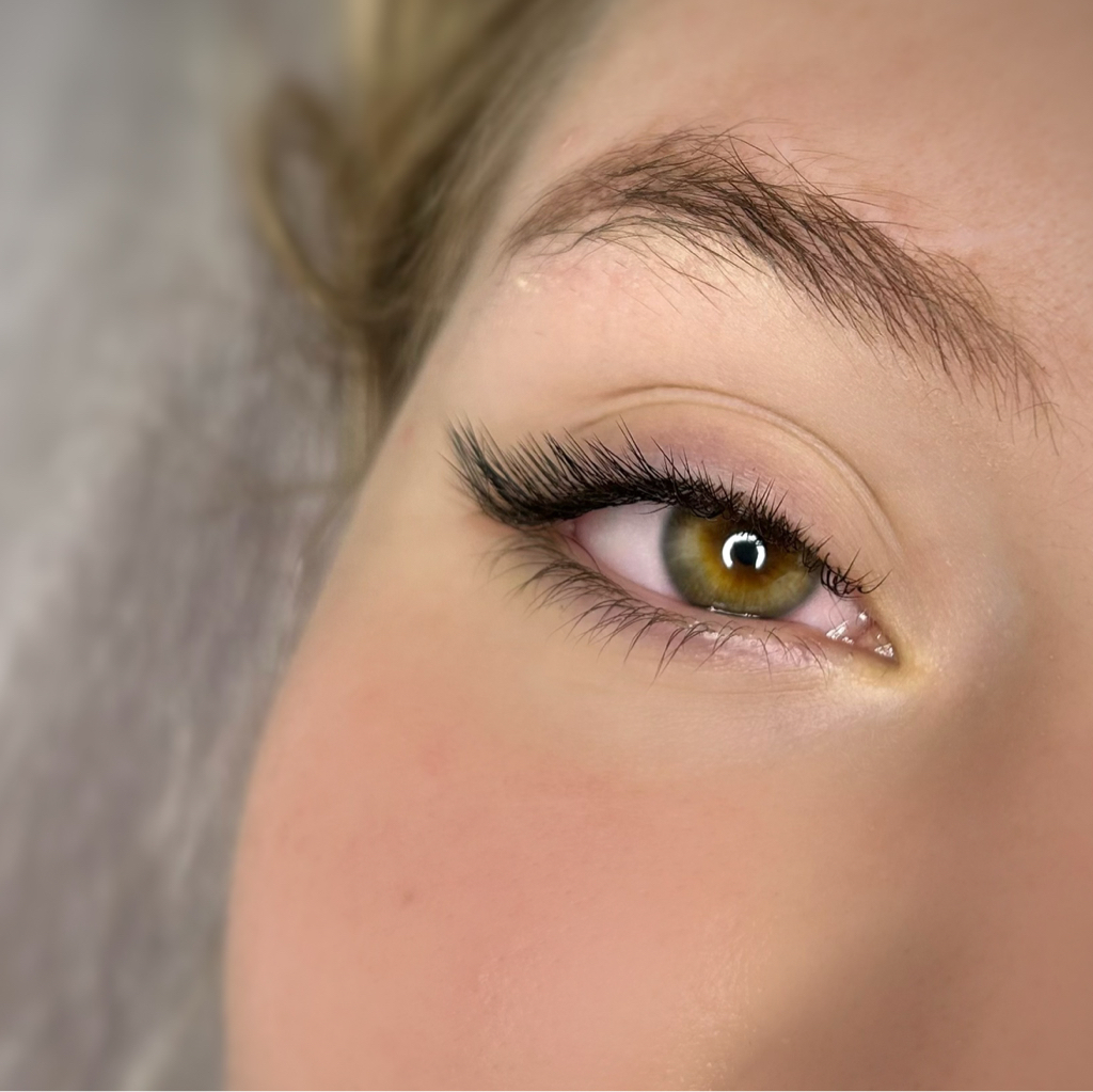 Наращивание ресниц 1D (классика)