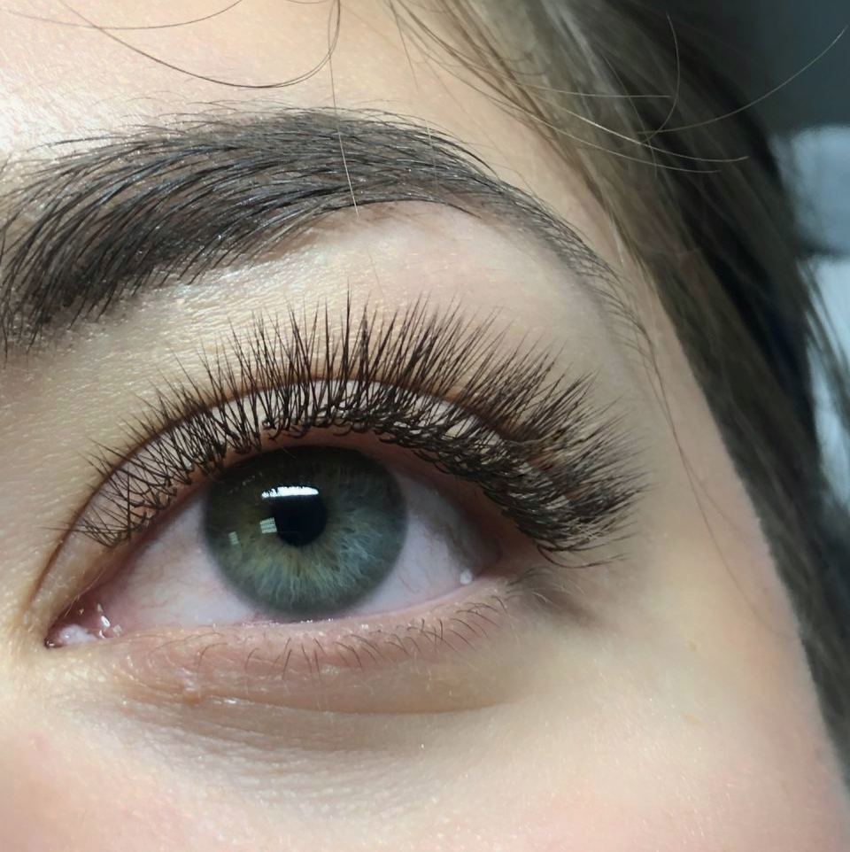 Экспресс наращивание ресниц.