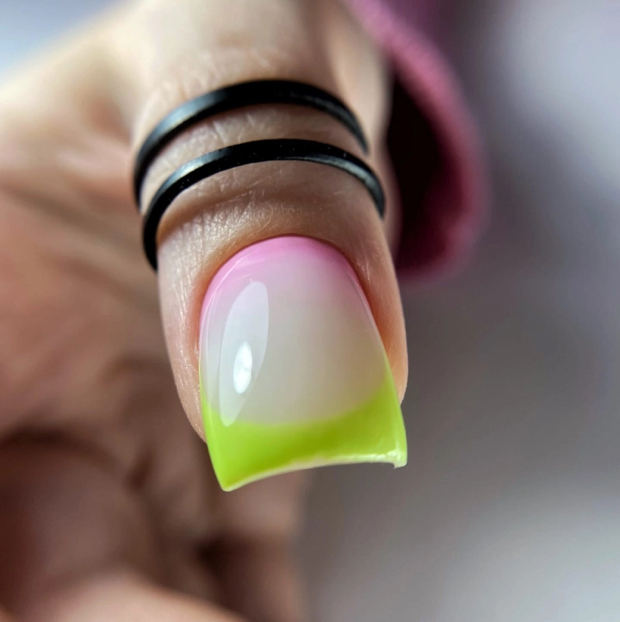 Маникюр с покрытием French.