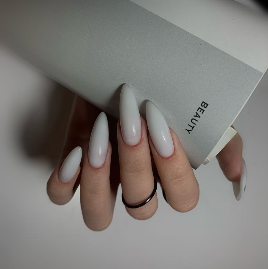 Наращивание ногтей (покрытие гель-лаком в один тон)