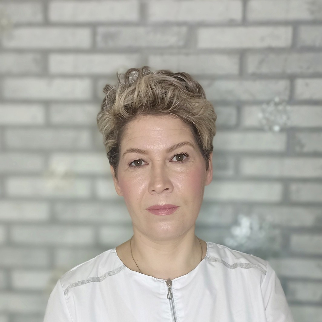 Лена Богданова