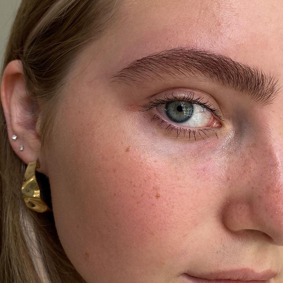 Коррекция бровей